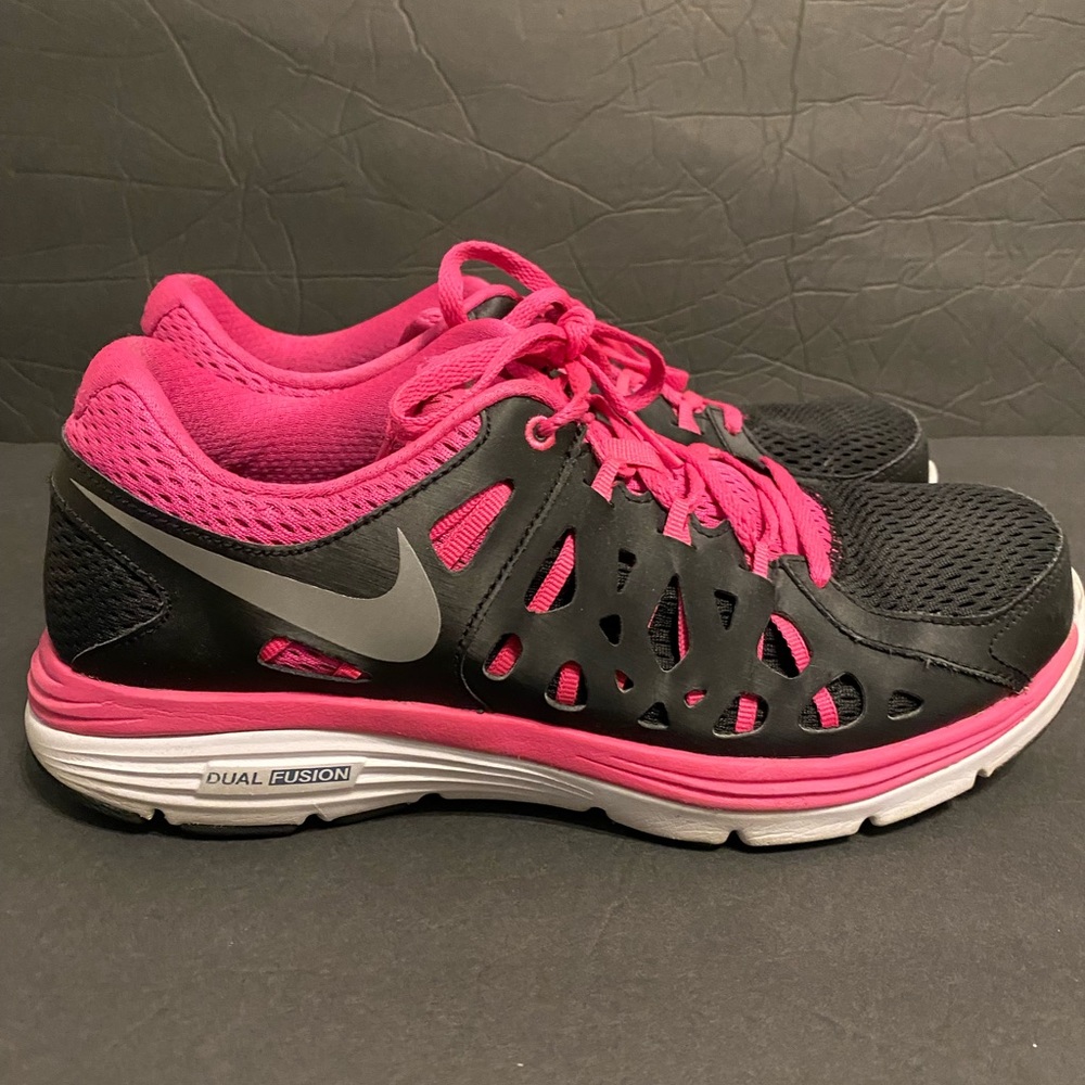 Nike dual fusion shoes size 9.5